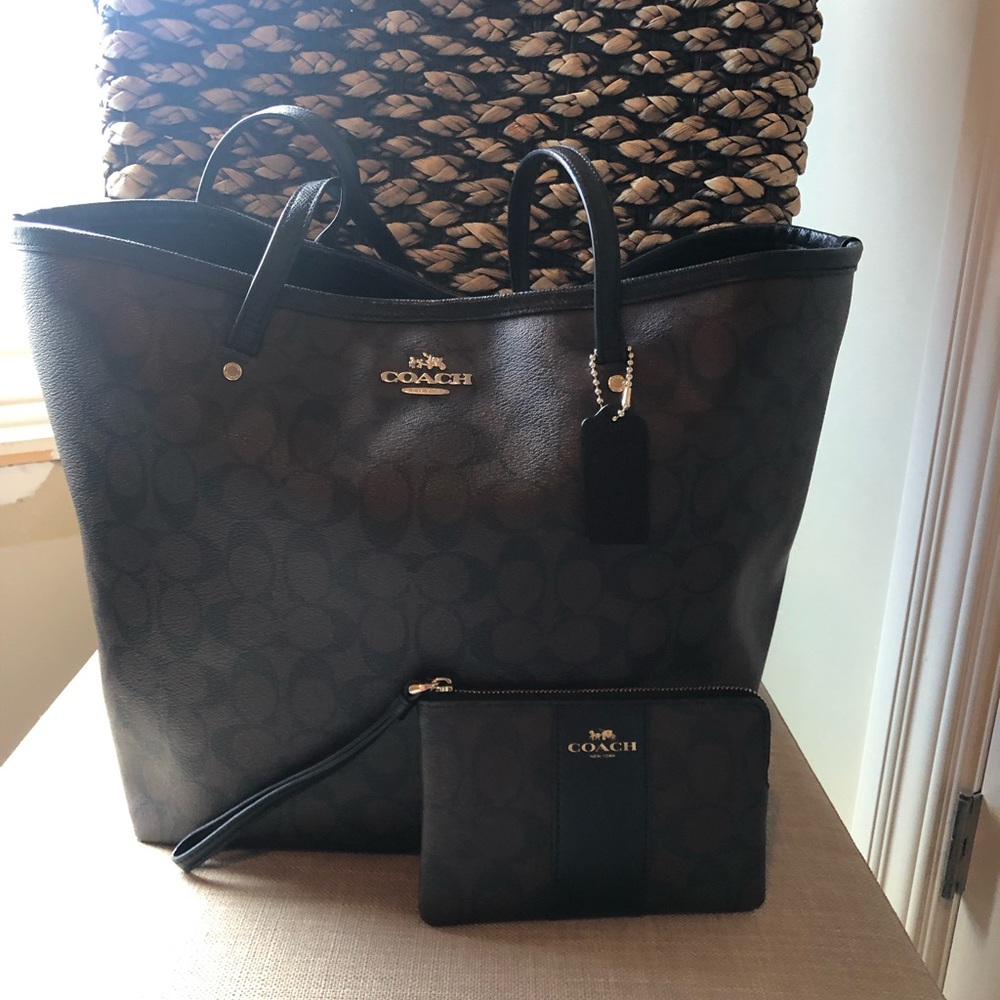 Coach Signature Tote with Signature wristlet